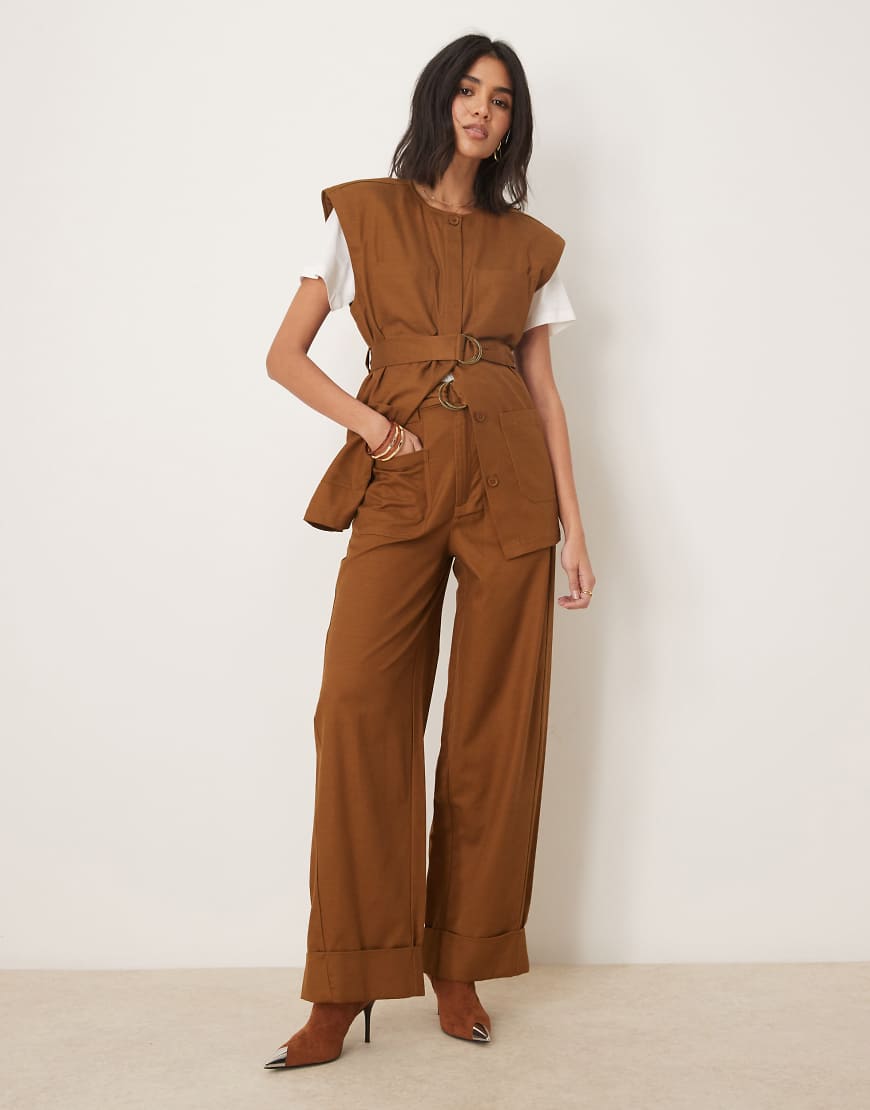 ASOS DESIGN - Lockere Hose in Hellbraun mit umgeschlagenem Saum, Kombiteil ASOS DESIGN - Lockere Hose in Hellbraun mit umgeschlagenem Saum, Kombiteil von ASOS DESIGN