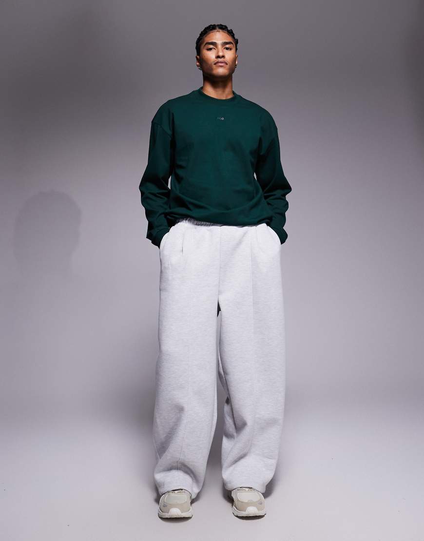 ASOS DESIGN - Lockere Jogginghose in Hellgrau aus neoprenartigem Material mit Bundfalten von ASOS DESIGN