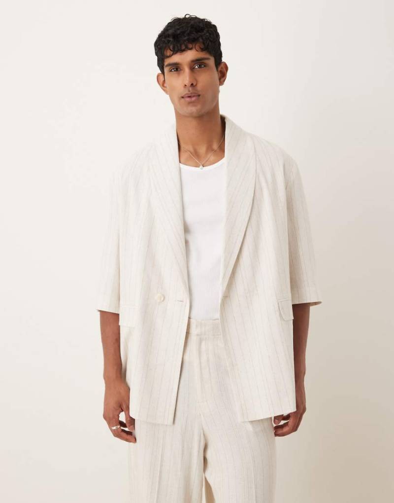 ASOS DESIGN - Lockere Oversize-Anzugjacke aus Leinenmix in Steinbeige mit Nadelstreifen-Neutral von ASOS DESIGN