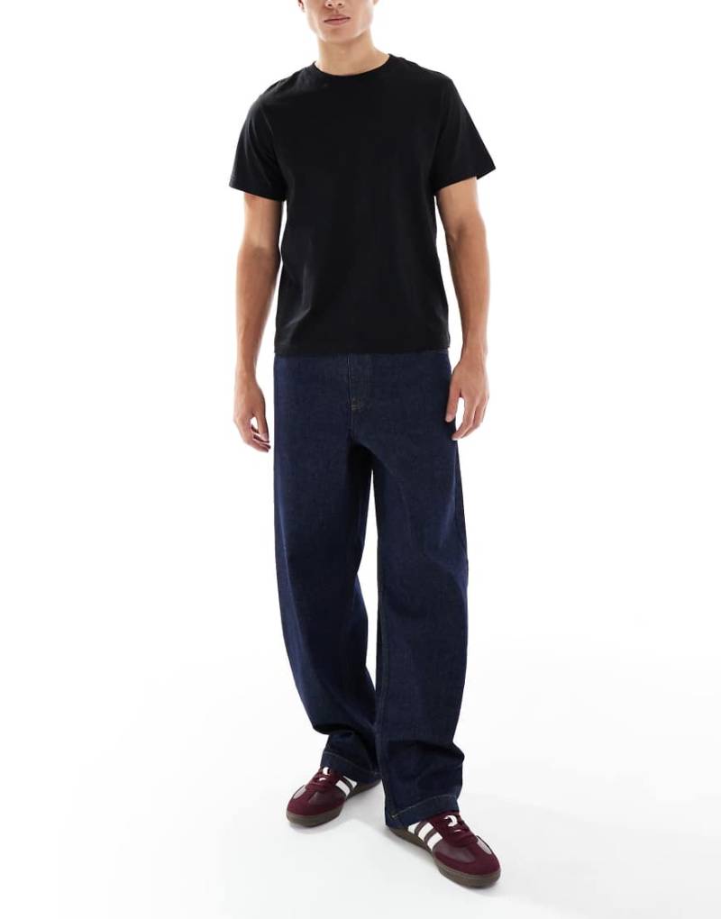 ASOS DESIGN - Lockere Straight Jeans in Raw-Waschung-Blau von ASOS DESIGN