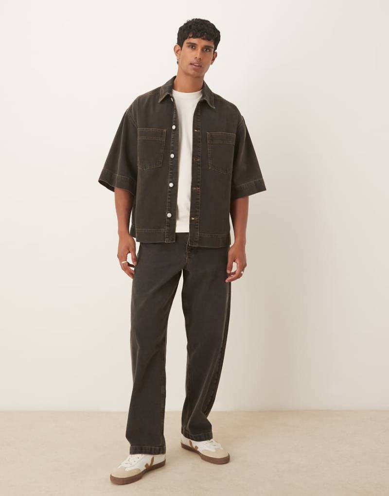 ASOS DESIGN - Lockere Straight-Jeans in brauner Waschung, Kombiteil-Brown von ASOS DESIGN