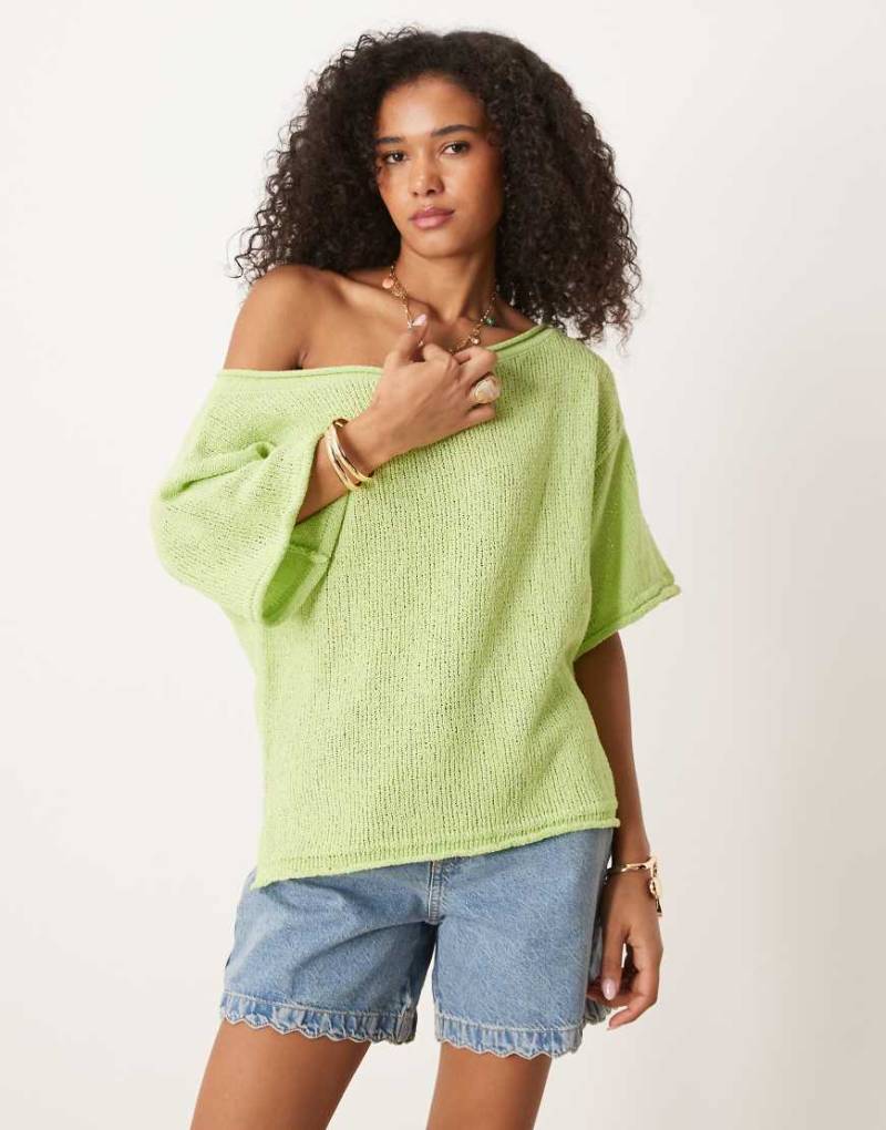 ASOS DESIGN - Lockerer, schulterfreier, kurzärmliger Strickpullover in Grün von ASOS DESIGN