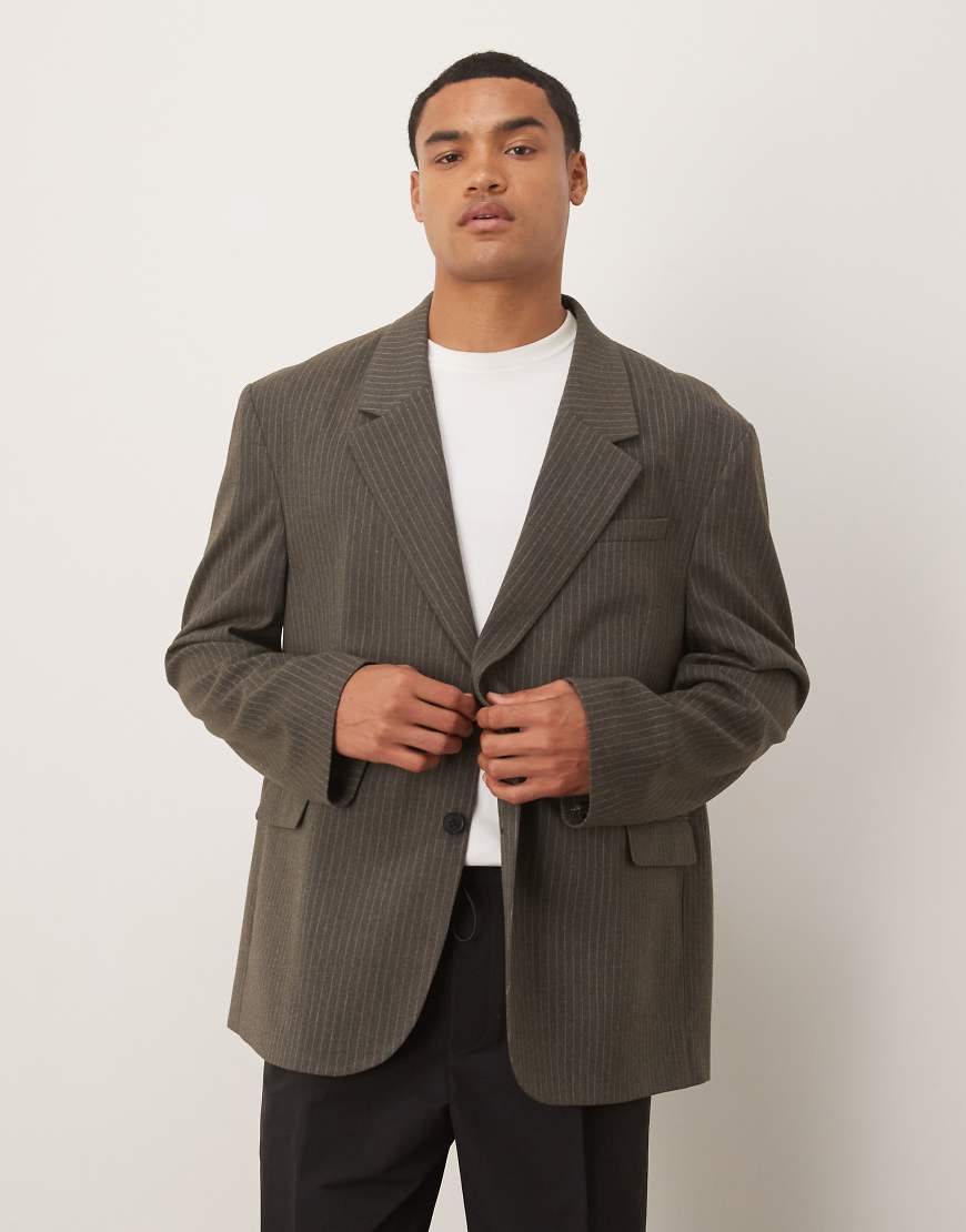 ASOS DESIGN - Lockerer Flanell-Blazer in Grau mit Nadelstreifen und Oversize-Schnitt ASOS DESIGN - Lockerer Flanell-Blazer in Grau mit Nadelstreifen und Oversize-Schnitt von ASOS DESIGN