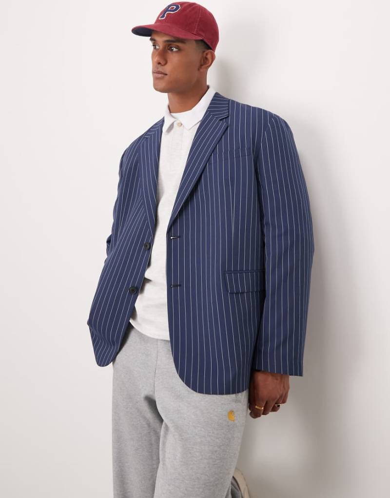 ASOS DESIGN - Lockerer Oversize-Blazer in Marineblau mit Nadelstreifen von ASOS DESIGN