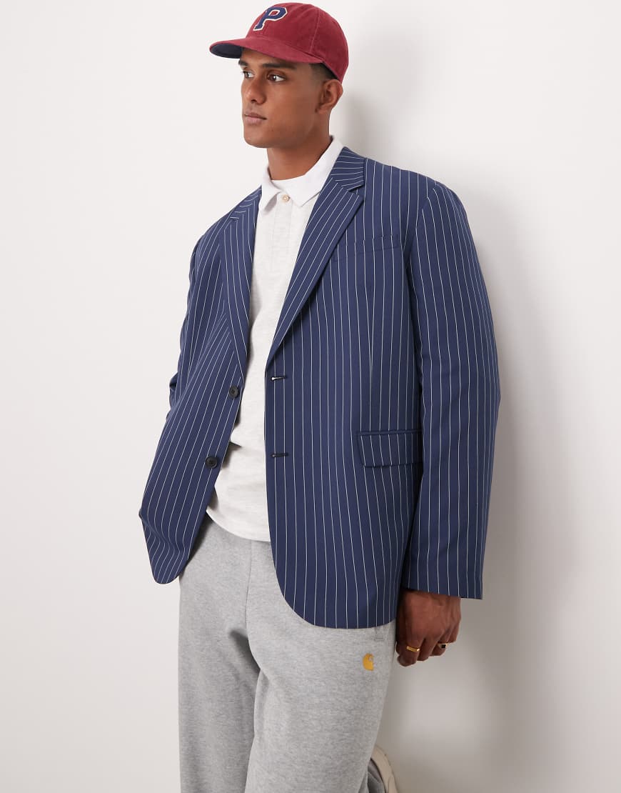 ASOS DESIGN - Lockerer Oversize-Blazer in Marineblau mit Nadelstreifen ASOS DESIGN - Lockerer Oversize-Blazer in Marineblau mit Nadelstreifen von ASOS DESIGN