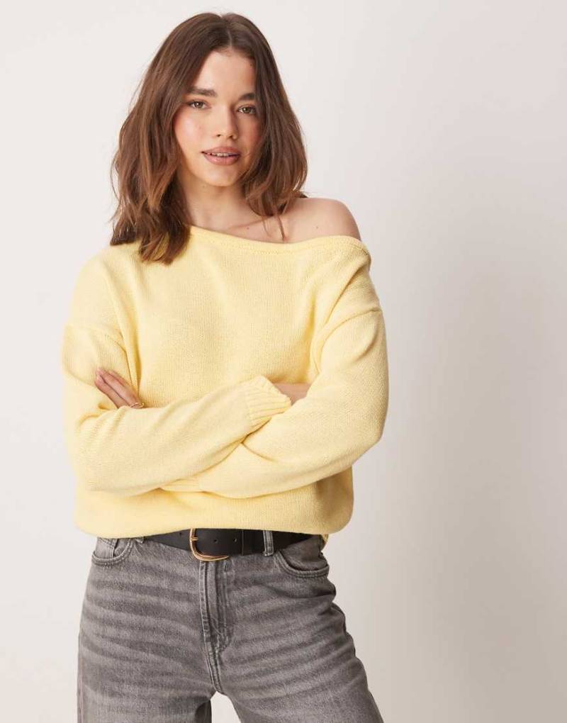 ASOS DESIGN - Lockerer Pullover in Zitronengelb mit One-Shoulder-Design von ASOS DESIGN