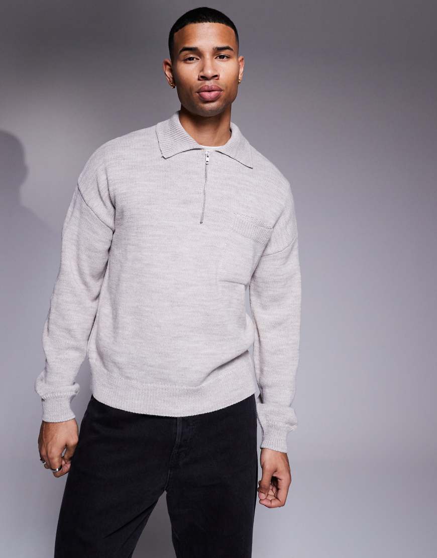 ASOS DESIGN - Lockeres, kastiges Poloshirt aus Strick in Hellgrau mit Viertelreißverschluss und Brusttasche-Neutral von ASOS DESIGN