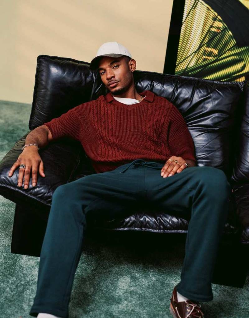 ASOS DESIGN - Lockeres Poloshirt aus Strick in Burgunderrot mit Zopfmuster und eingekerbtem Ausschnitt-Grün von ASOS DESIGN