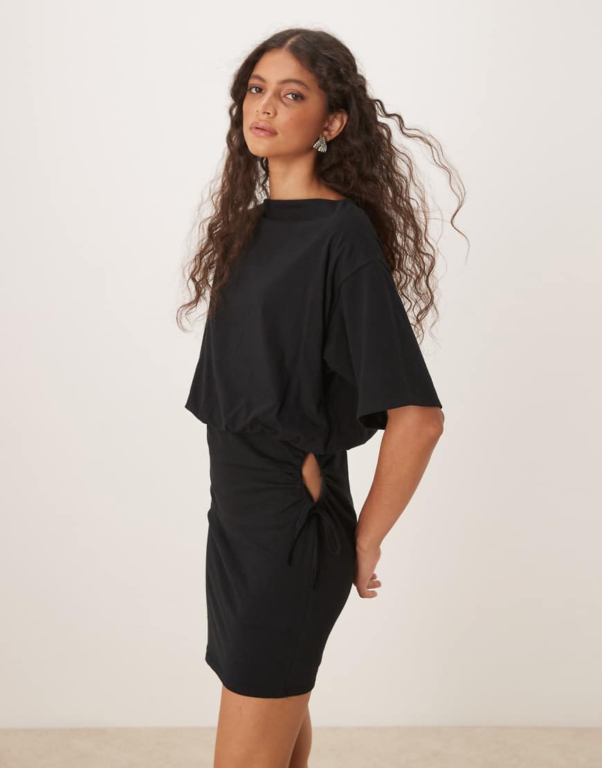 ASOS DESIGN - Lockeres, kurzes T-Shirt-Kleid in Schwarz mit Raffung-Keine Farbe ASOS DESIGN - Lockeres, kurzes T-Shirt-Kleid in Schwarz mit Raffung-Keine Farbe von ASOS DESIGN