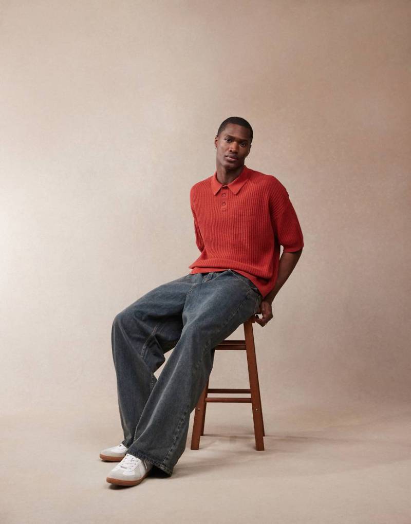 ASOS DESIGN - Locker geschnittenes Polohemd in Rot aus Strick mit Struktur von ASOS DESIGN