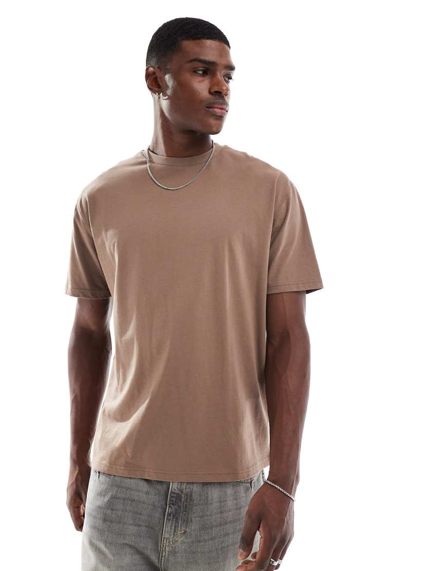ASOS DESIGN - Lockeres Basic-T-Shirt in Braun ASOS DESIGN - Lockeres Basic-T-Shirt in Braun von ASOS DESIGN