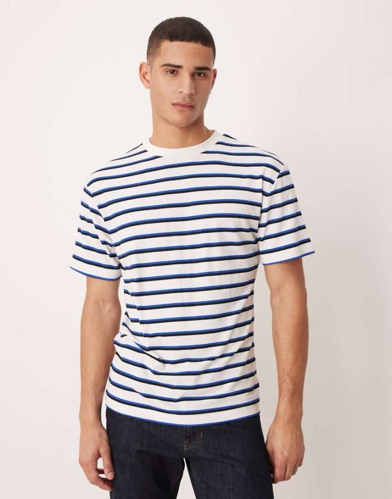 ASOS DESIGN - Lockeres T-Shirt in blau und weiß gestreift mit Struktur-Bunt von ASOS DESIGN