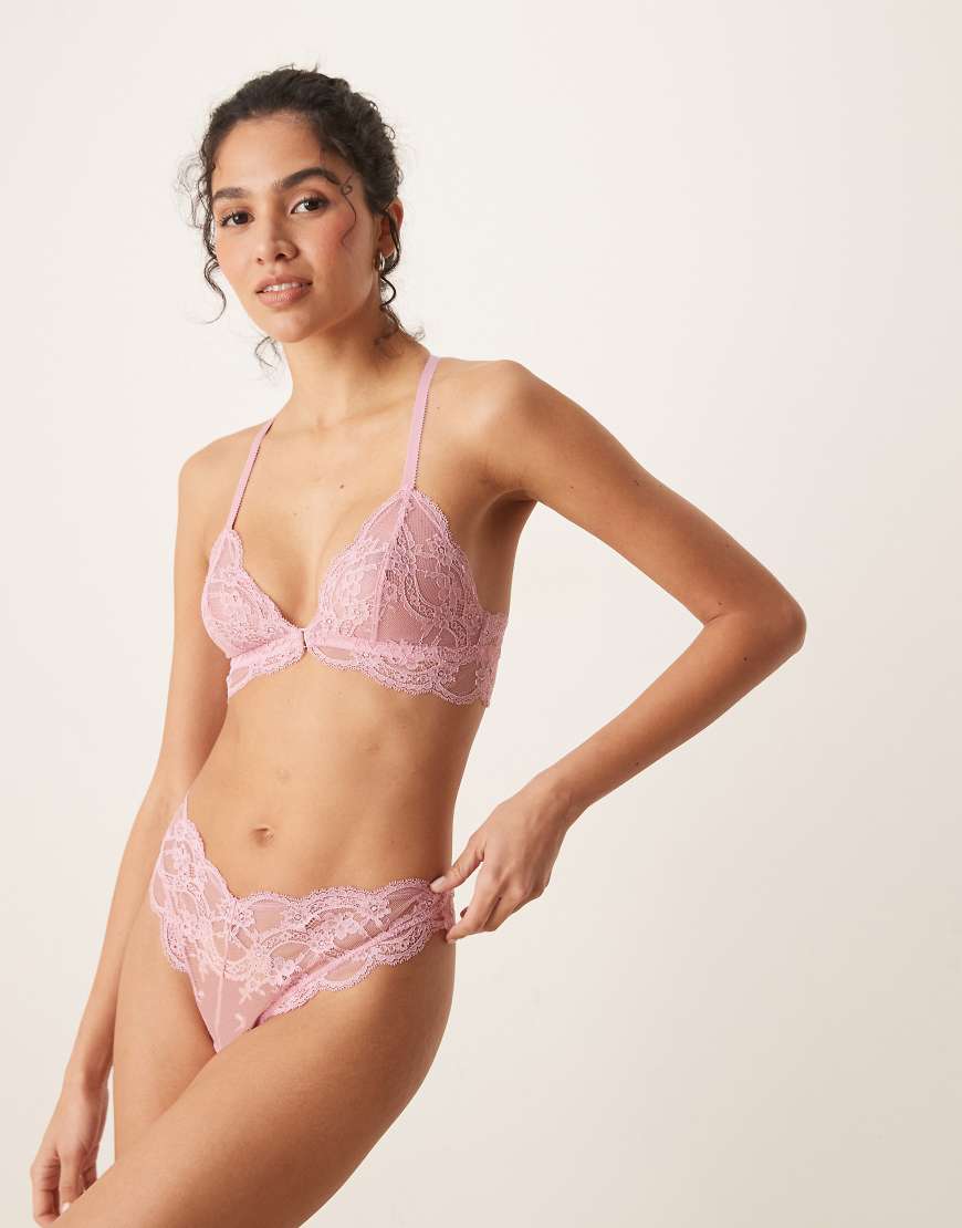 ASOS DESIGN - Lola - Brasilianischer Slip aus Spitze in Babyrosa ASOS DESIGN - Lola - Brasilianischer Slip aus Spitze in Babyrosa von ASOS DESIGN