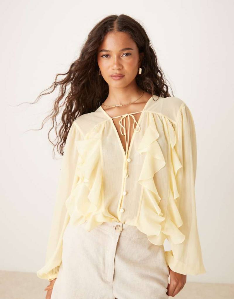 ASOS DESIGN - Longline-Bluse aus Chiffon in Buttermilchgelb mit Rüschen von ASOS DESIGN