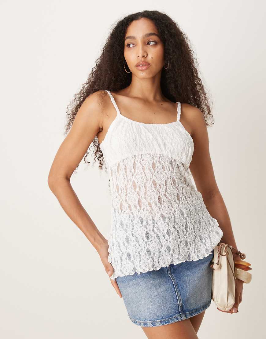 ASOS DESIGN - Camisole-Top aus elfenbeinweißer Spitze mit geraffter Brustpartie ASOS DESIGN - Camisole-Top aus elfenbeinweißer Spitze mit geraffter Brustpartie von ASOS DESIGN