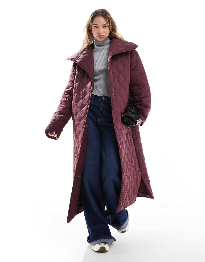 ASOS DESIGN - Longline-Steppmantel in Burgunderrot mit Wasserfallkragen-Grün von ASOS DESIGN