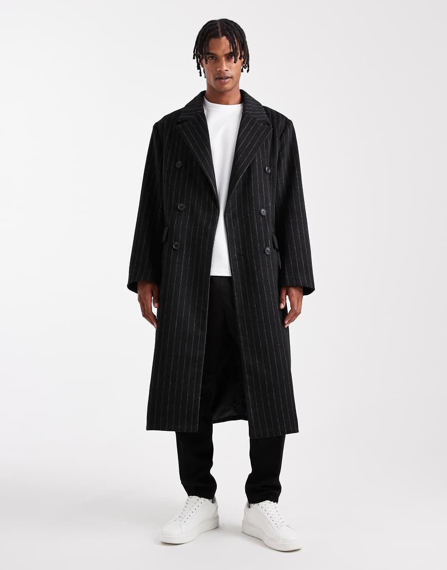 ASOS DESIGN - Longline-Mantel in schwarzer Wolloptik mit Nadelstreifen und Oversize-Passform ASOS DESIGN - Longline-Mantel in schwarzer Wolloptik mit Nadelstreifen und Oversize-Passform von ASOS DESIGN
