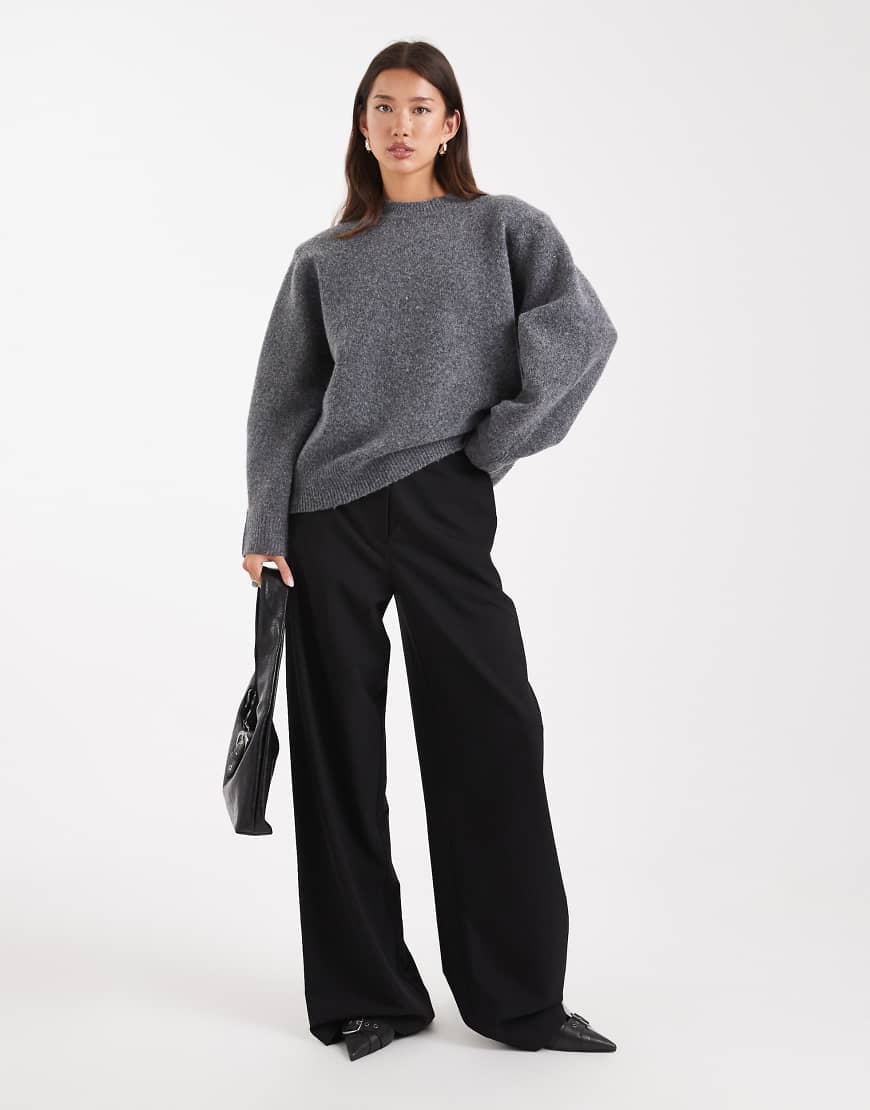 ASOS DESIGN - Longline-Pullover in Anthrazit mit überschnittener Schulter und Schulterpolstern-Grau von ASOS DESIGN