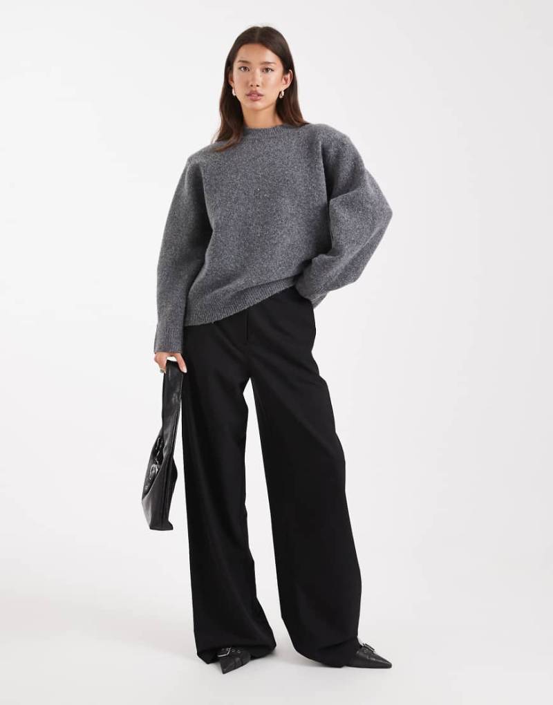 ASOS DESIGN - Longline-Pullover in Anthrazit mit überschnittener Schulter und Schulterpolstern-Grau von ASOS DESIGN