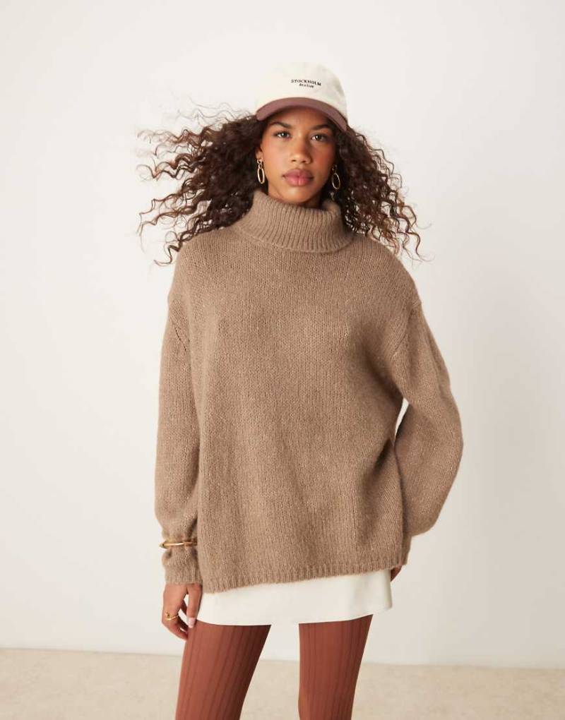 ASOS DESIGN - Longline-Rollkragenpullover in Mokka-Weiß von ASOS DESIGN