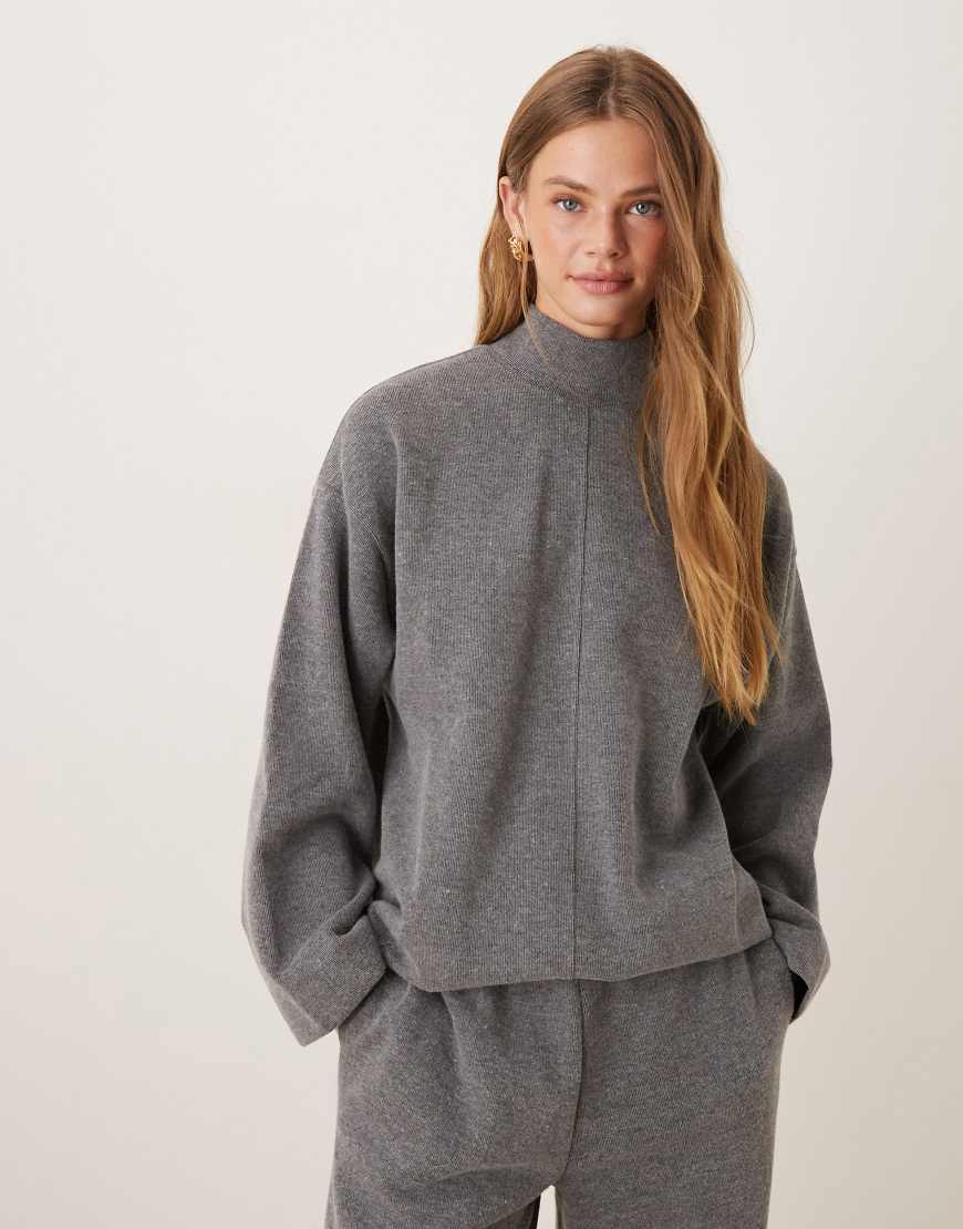 ASOS DESIGN - Longline-Rollkragenpullover in Schokobraun meliert mit weicher Haptik und Ziernaht vorne, Kombiteil-Grau von ASOS DESIGN