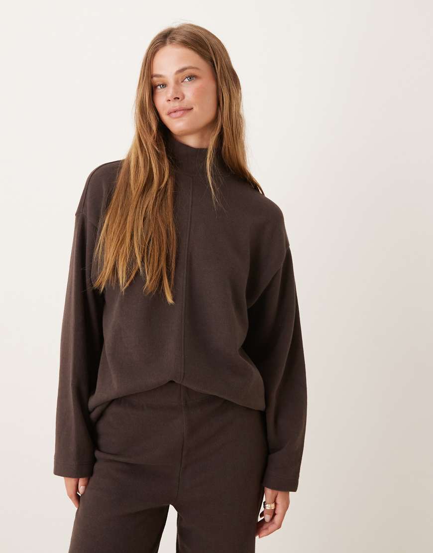 ASOS DESIGN - Longline-Rollkragenpullover in Schokobraun mit weicher Haptik und Ziernaht vorne, Kombiteil-Brown von ASOS DESIGN