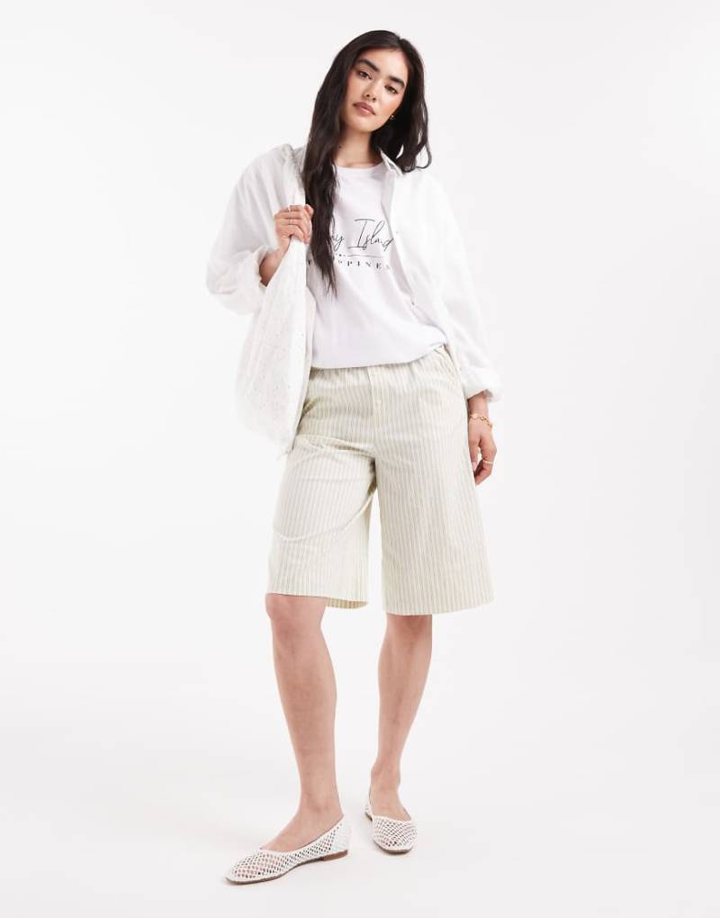 ASOS DESIGN - Longline-Shorts im Boxershorts-Design in gestreiftem Buttermilchgelb-Bunt von ASOS DESIGN