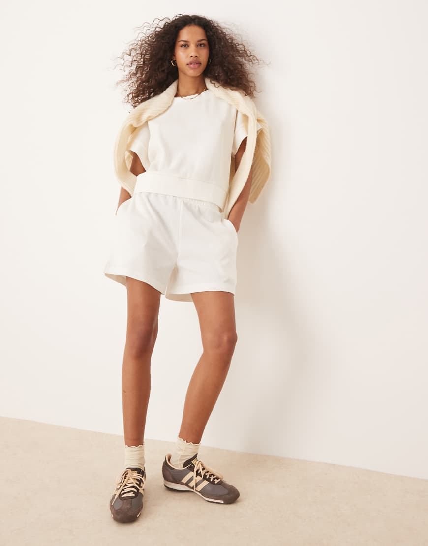 ASOS DESIGN - Longline-Shorts in Creme mit Waffelstruktur-Weiß ASOS DESIGN - Longline-Shorts in Creme mit Waffelstruktur-Weiß von ASOS DESIGN