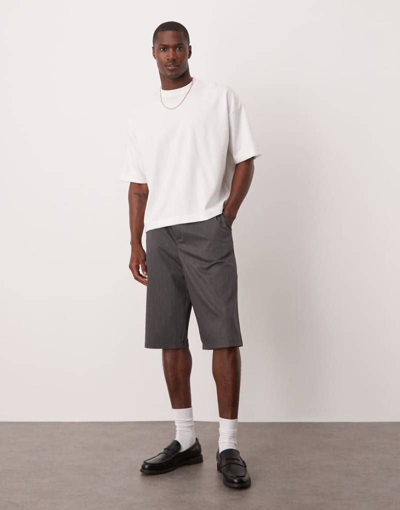 ASOS DESIGN - Longline-Shorts in Khaki mit weitem Bein-Grün von ASOS DESIGN