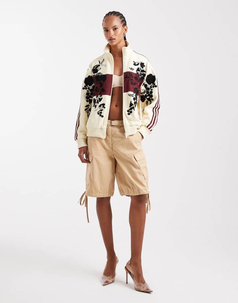 ASOS DESIGN - Longline-Shorts in Steinbeige mit Cargo-Tasche-Grün von ASOS DESIGN