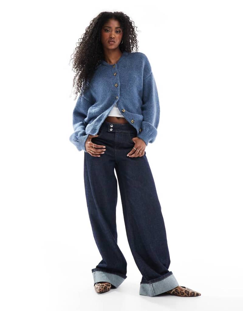 ASOS DESIGN - Longline-Strickjacke in Blau mit Rundhalsausschnitt von ASOS DESIGN