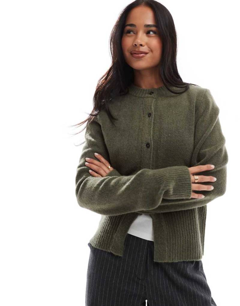 ASOS DESIGN - Longline-Strickjacke in Khaki mit geripptem Saum-Grün von ASOS DESIGN