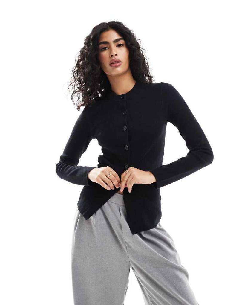 ASOS DESIGN - Longline-Strickjacke in Schwarz mit Rundhalsausschnitt von ASOS DESIGN