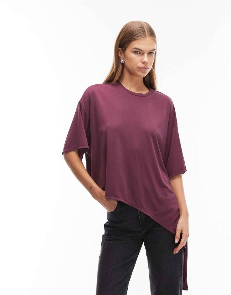 ASOS DESIGN - Longline-T-Shirt in Pflaume mit langem drapiertem Detail vorne-Rot von ASOS DESIGN