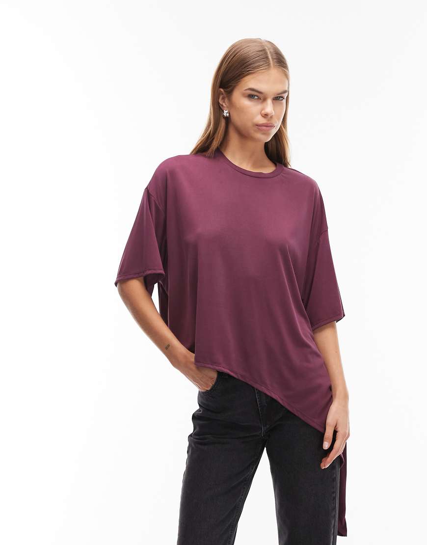 ASOS DESIGN - Longline-T-Shirt in Pflaume mit langem drapiertem Detail vorne-Rot von ASOS DESIGN