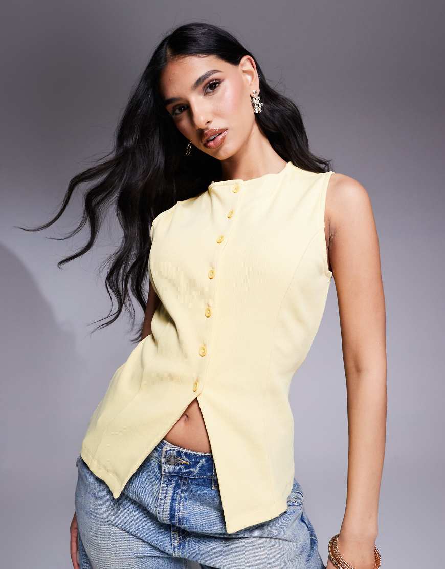 ASOS DESIGN - Longline-Weste in Buttermilchgelb mit gerafftem Design ASOS DESIGN - Longline-Weste in Buttermilchgelb mit gerafftem Design von ASOS DESIGN