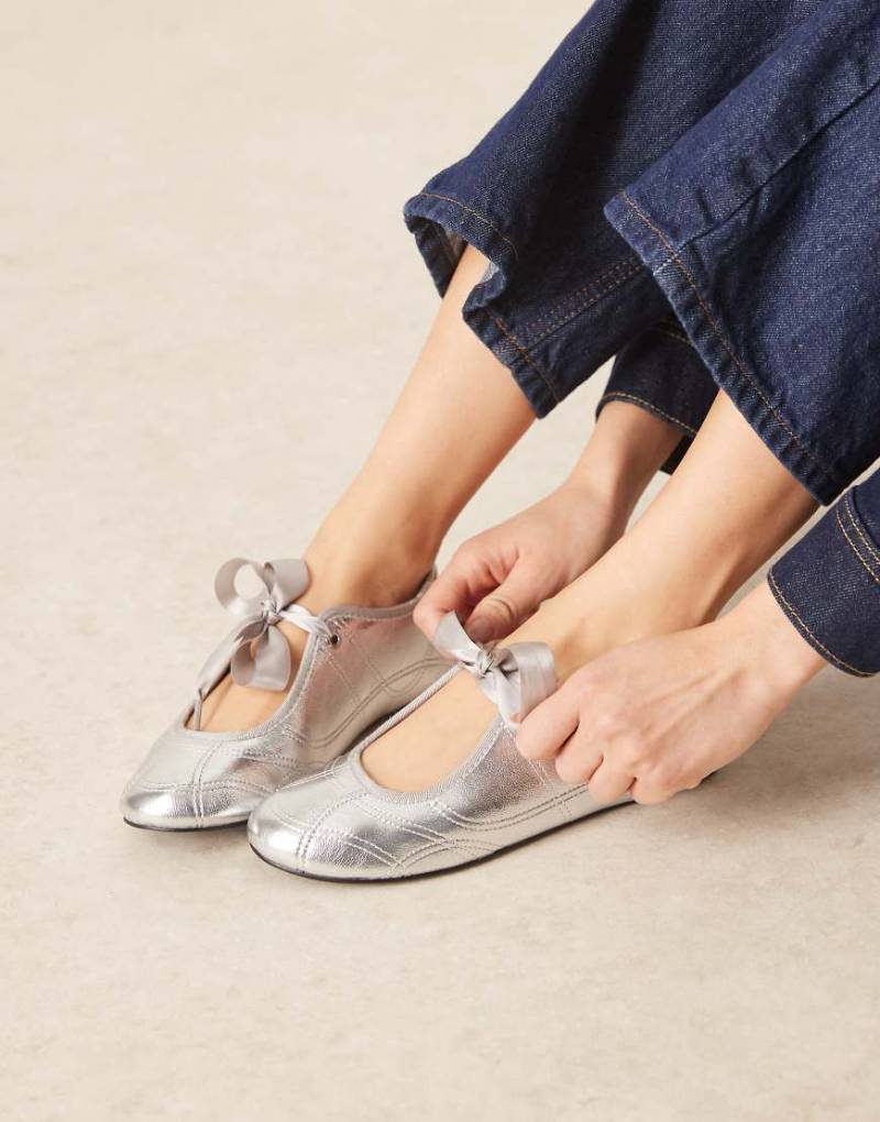 ASOS DESIGN - Loom - Ballerinas zum Schnüren in Silber von ASOS DESIGN