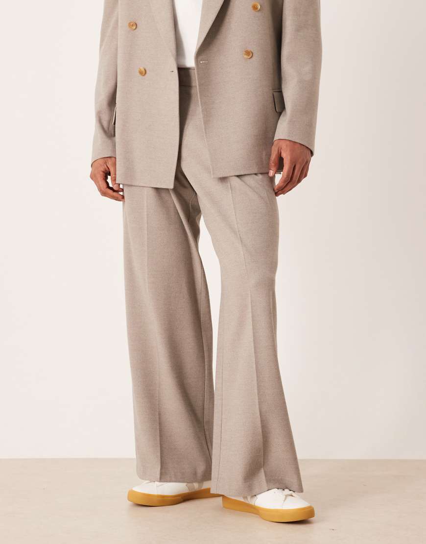 ASOS DESIGN - Loose-Fit-Anzughose aus Flanell in Beige mit abgerundetem Beinschnitt-Neutral von ASOS DESIGN