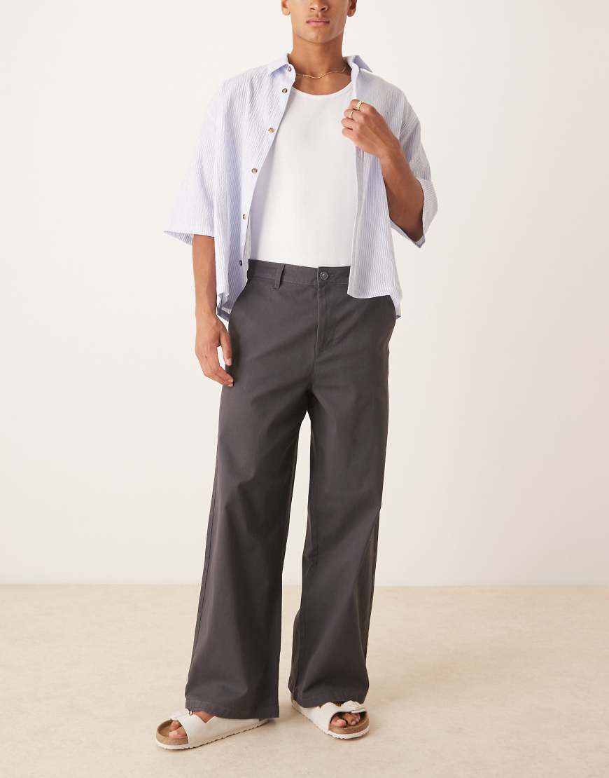 ASOS DESIGN - Loose Fit Chinohose in Anthrazit-Grau ASOS DESIGN - Loose Fit Chinohose in Anthrazit-Grau von ASOS DESIGN