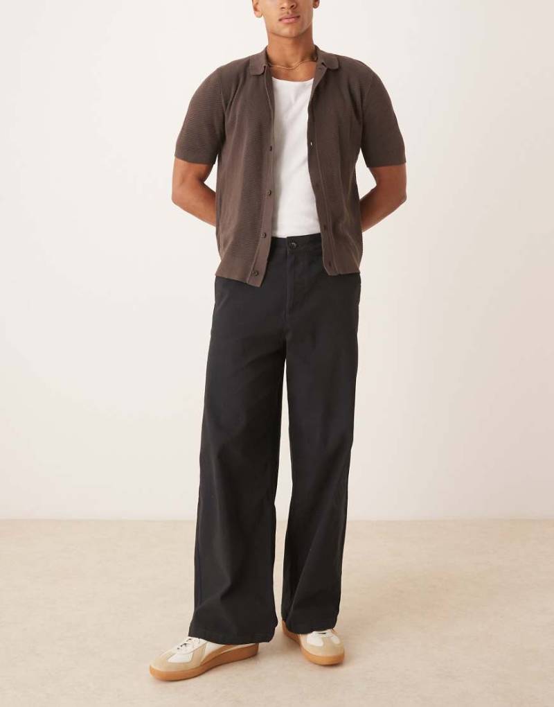 ASOS DESIGN - Loose Fit Chinohose in Schwarz von ASOS DESIGN