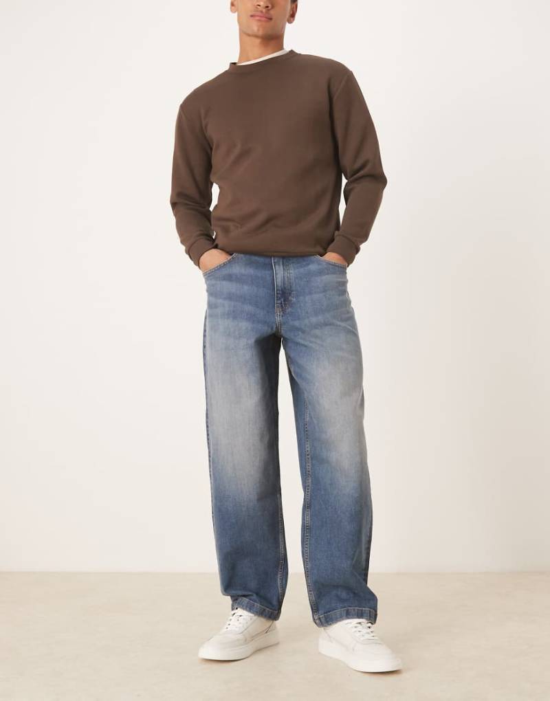 ASOS DESIGN - Loose Fit Jeans in hellblauer Waschung mit geradem Schnitt von ASOS DESIGN