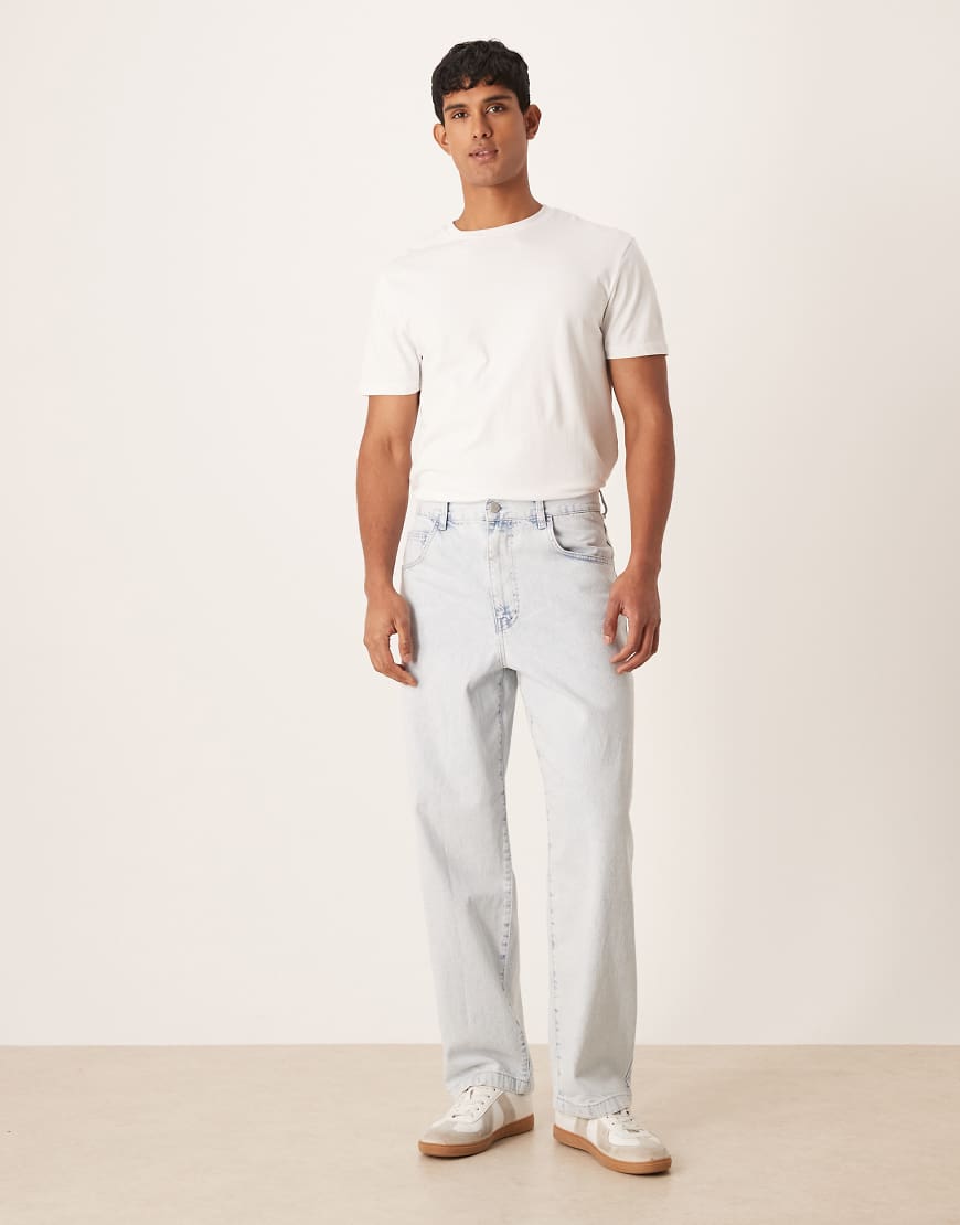 ASOS DESIGN - Loose Fit Jeans in hellblauer Waschung mit geradem Schnitt von ASOS DESIGN