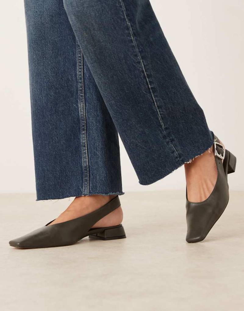 ASOS DESIGN - Loretta - Ballerinas in Khaki mit kantiger Schuhspitze und Fersenriemen-Grün von ASOS DESIGN