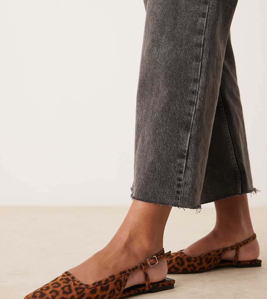 ASOS DESIGN - Lorraine - Ballerinas aus Wildlederimitat mit Leopardenmuster und Fersenriemchen, weite Passform-Bunt von ASOS DESIGN