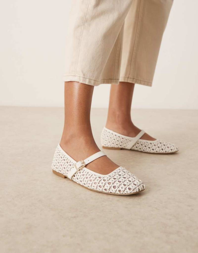 ASOS DESIGN - Lottie - Mary-Jane-Ballerinas mit gewebtem Obermaterial in Wollweiß von ASOS DESIGN