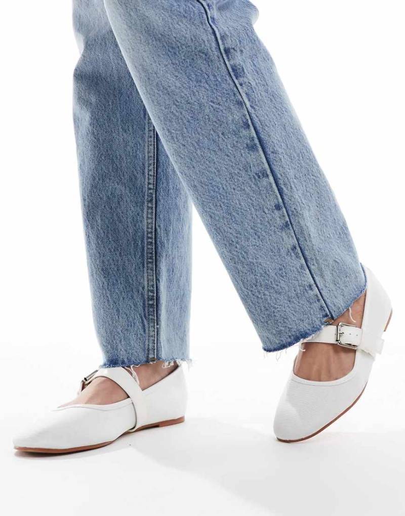 ASOS DESIGN - Lou - Mary-Jane-Ballerinas in Weiß von ASOS DESIGN