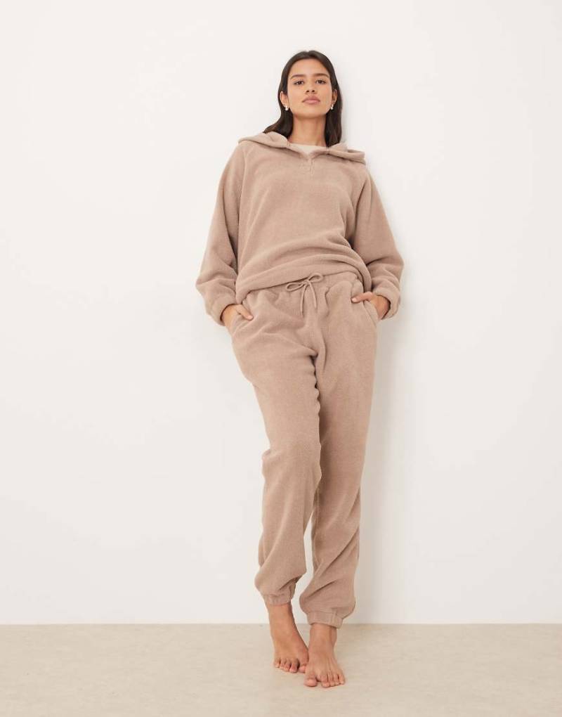 ASOS DESIGN - Lounge-Jogginghose aus Microfleece in Taupe-Grau ASOS DESIGN - Lounge-Jogginghose aus Microfleece in Taupe-Grau von ASOS DESIGN