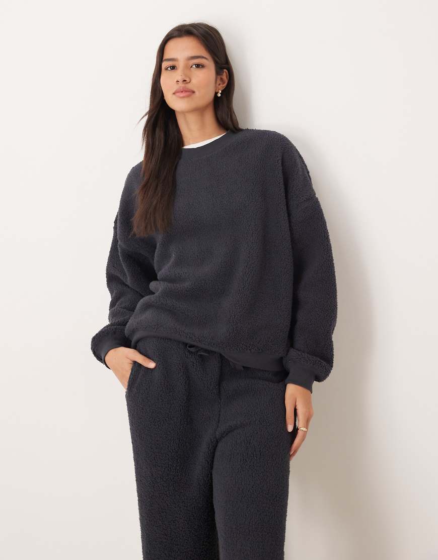 ASOS DESIGN - Lounge-Kuschel-Set in Tintenblau mit Sweatshirt mit Rundhalsausschnitt und Hose mit weitem Bein-Grau von ASOS DESIGN