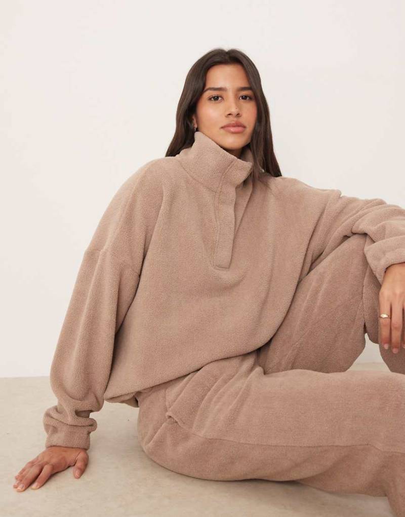 ASOS DESIGN - Lounge-Pullover aus Mikrofleece in Taupe mit Kragen und Oversize-Schnitt-Grau von ASOS DESIGN
