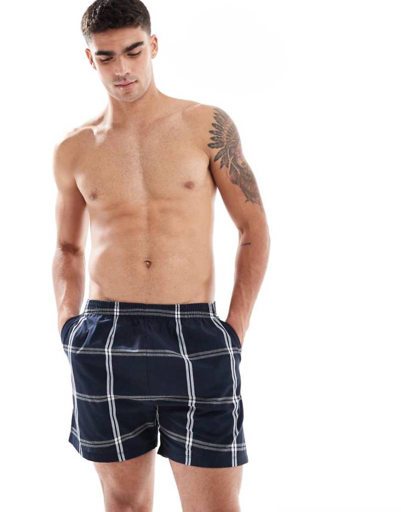 ASOS DESIGN - Karierte Lounge-Shorts in Marineblau von ASOS DESIGN